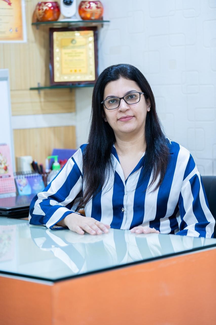 Dr Yogitaa Mandhyaan best physiotherapist flat feet treatment Kolkata Shape and Strength